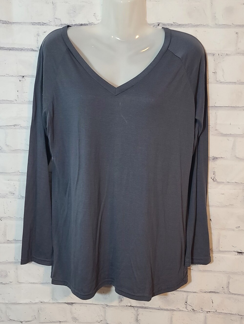 Women's Gray Solid V-Neck Raglan Long Sleeve Pullover Top L Regular
